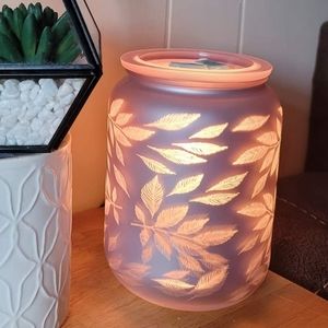 Scentsy Unbe-leaf-able Warmer